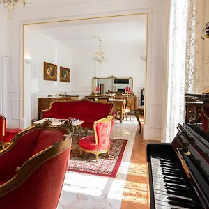 https://le-rose-di-nonna-maria-appartamento-di-lusso-in-centro-citta.sicilyhotelsitaly.net