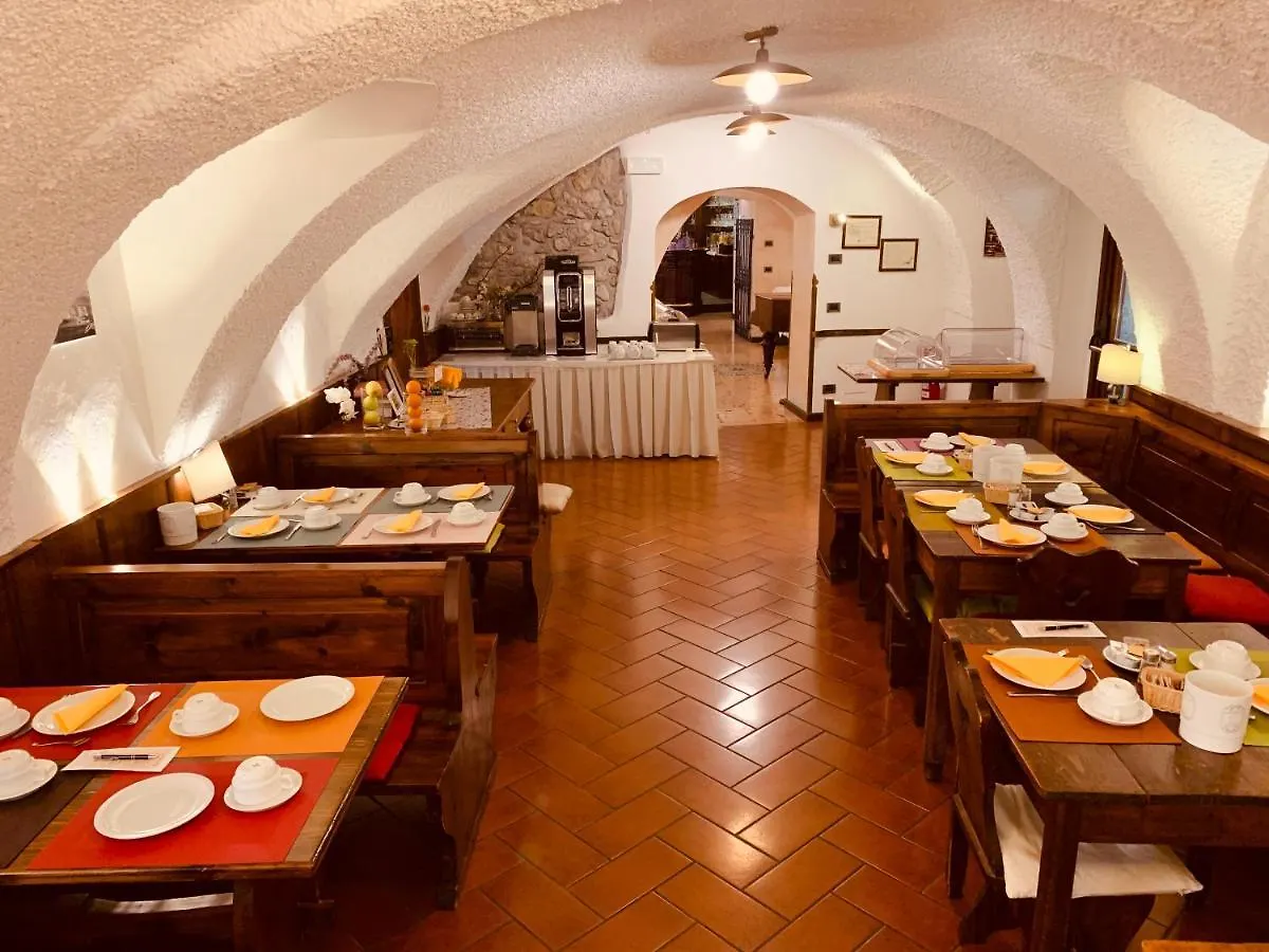 Hotel Dolomiti Malcesine 3*,